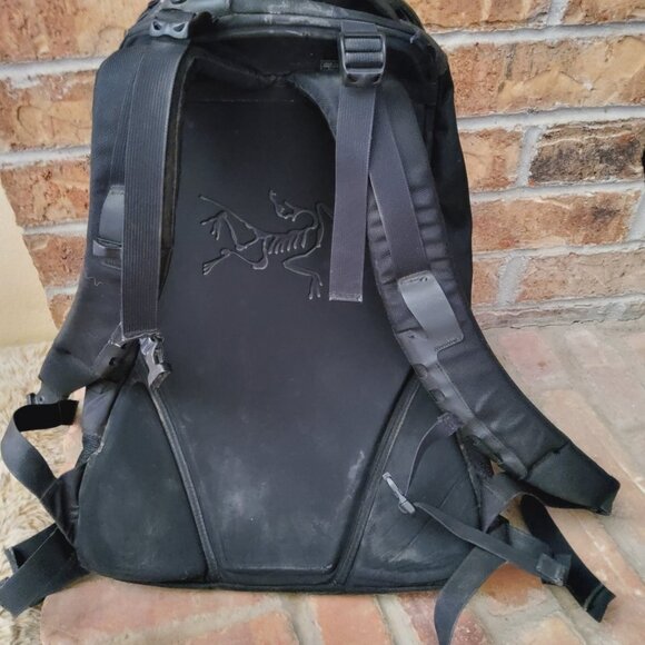 Vintage Arc'teryx Arro 22 Backpack Black Waterproof - Picture 6 of 8